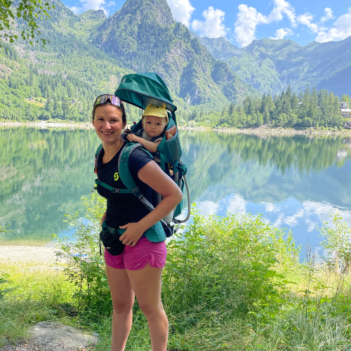 Consulenza personalizzata sull'uso dello zainetto porta bambino in Val d'Ossola