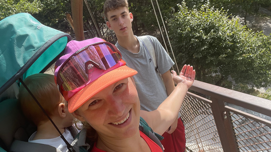 Orridi di Uriezzo Apassodimamma con bimbo in zainetto