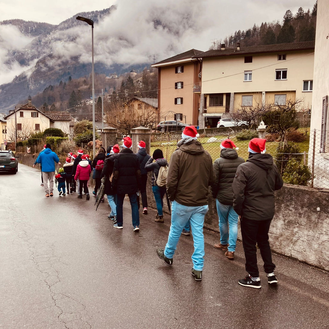 Il Natale Incantato della Mamma in Ossola: Magia e Natura ai Presepi sull'Acqua di Crodo