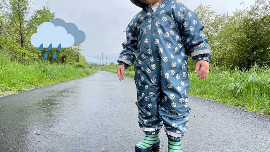 Pioggia primaverile e primi passi: come far divertire il tuo piccolo esploratore tra le pozzanghere!