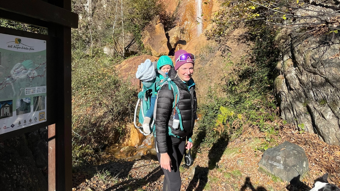 Giro ad anello da Vanzone alla cascata del crotto rosso Apassodimamma con bimbo in zainetto