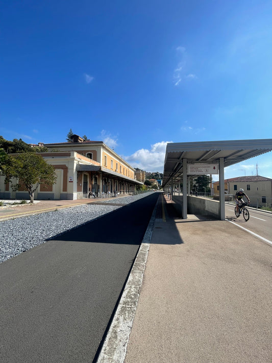 Trekking vista mare: la nostra avventura a piedi sulla Ciclabile dei Fiori!