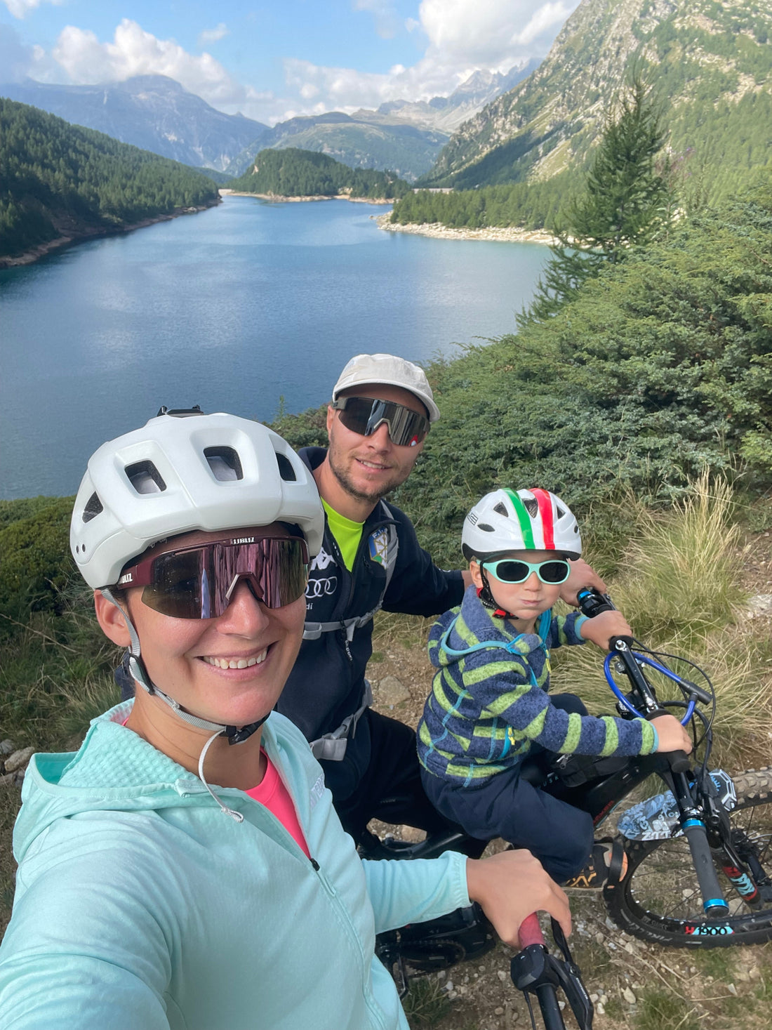 Da Crampiolo all’Alpe Forno e al Passo dell’Arbola: la nostra avventura in e-bike (con il piccolo escursionista!) e la Festa della Fratellanza