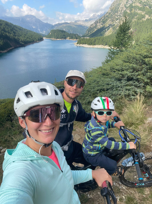 Da Crampiolo all’Alpe Forno e al Passo dell’Arbola: la nostra avventura in e-bike (con il piccolo escursionista!) e la Festa della Fratellanza