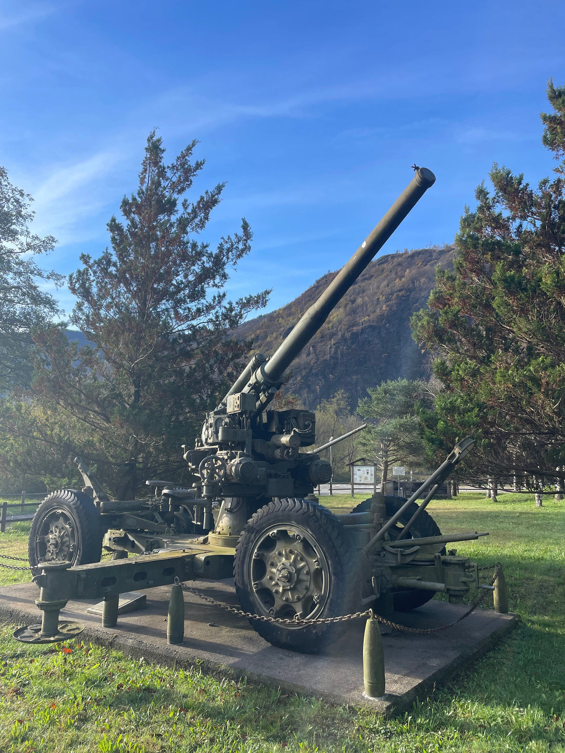 🤩 Linea Cadorna a Ornavasso: Un'Avventura Storica (e Super Facile!) per Tutta la Famiglia!